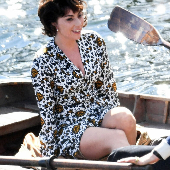 House of Gucci -elokuvan kuvaukset etenevät: Lady Gagan vesirajaa hipova hameenhelma paljasti kuvauksissa enemmän kuin piti - kuvat! Lady Gaga