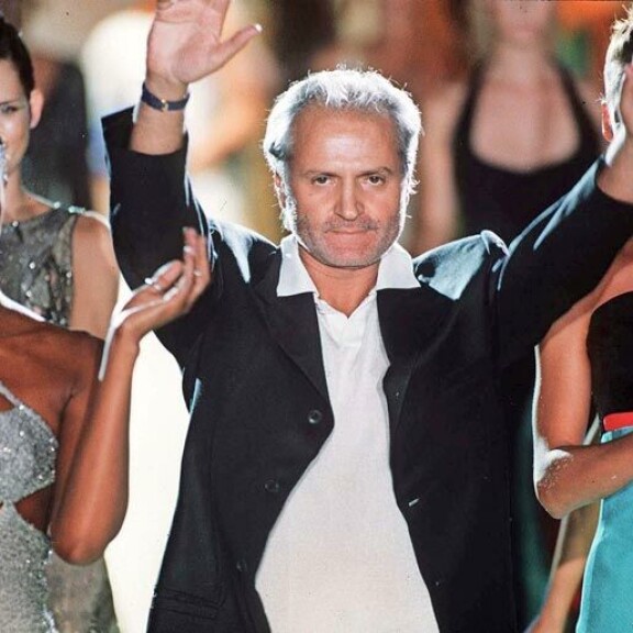 Sarjamurhaaja yllätti muotiguru Gianni Versacen, povipommi Anna Nicole Smith menehtyi kesken perintöriidan – nämä tähtien käsittämättömät kuolemat puhuttavat yhä Gianni Versace