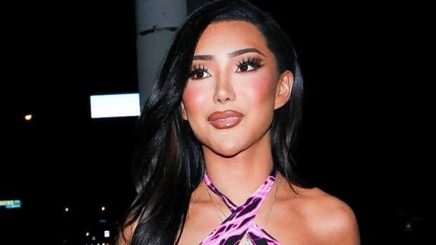 Huhhuh, mikä mekko! YouTube-tähti Nikitan asu oli paljastaa liikoja – piti helmasta kaksin käsin kiinni Nikita Dragun