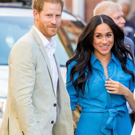 Meghan ei ole kommentoinut sisarpuolensa kohukirjaa millään tavalla. Meghan ei ole kommentoinut sisarpuolensa kohukirjaa millään tavalla.