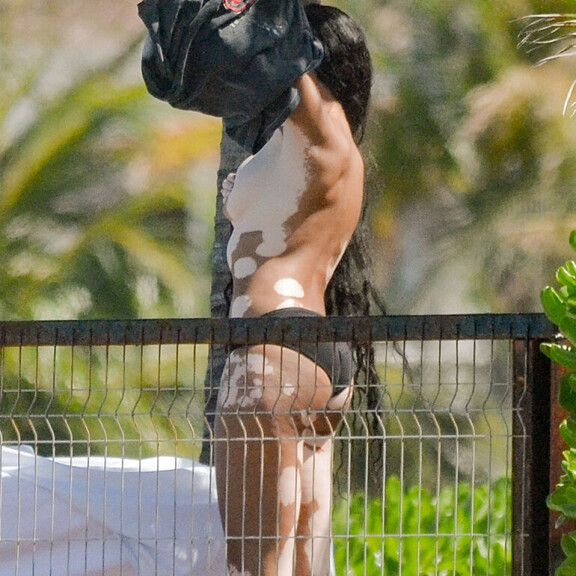 Oijoi! Huippumalli Winnie Harlow, 26, hurmaa topless-paparazzikuvissa Meksikossa - katso! Winnie Harlow