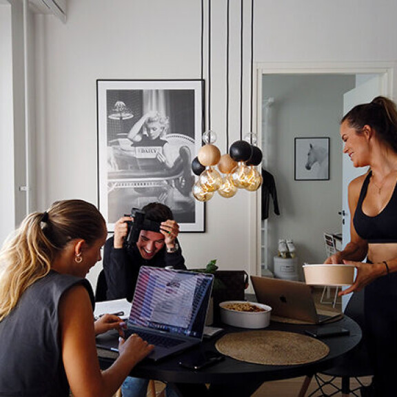 Martina Aitolehti puolustaa etäsuhdettaan Iholla-sarjassa - ystävä ei usko suhteen toimivan: 'Älä nyt lysää tätä mun onnea!' Martina aitolehti