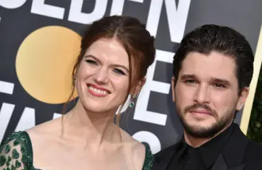 Game of Thrones -näyttelijäparin vauva syntyi – paparazzikuva pienokaisen kanssa julki!