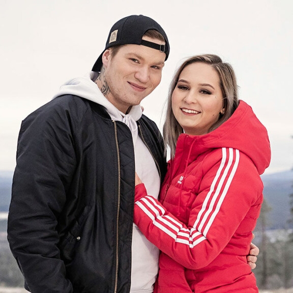Temptation Island Suomen kuvauksissa Miranda viihtyi nykyistä huomattavasti vaaleammassa hiusvärissä. TIS-Mika ja Miranda