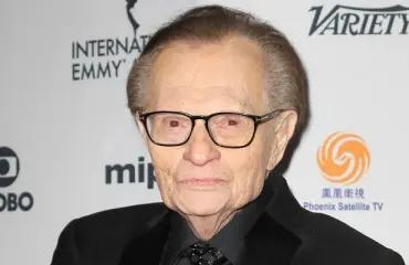 Pitkä vääntö omaisuuden jaosta? Larry King kuoli kesken avioerosotkun – vaimo jäi kaksi kertaa kiinni pettämisestä