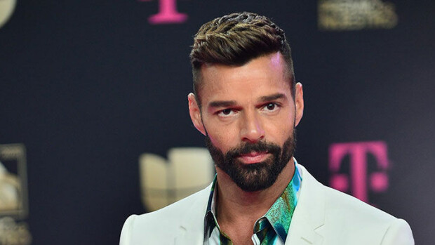 Oho! Tunnistaisitko latinotähden tästä kuvasta? Ricky Martinin tyylimuutos herättää ristiriitaisia tunteita! Ricky Martin