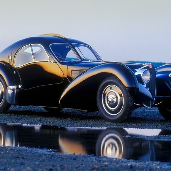 Kokoelman helmi on ehdottomasti Bugatti-merkkinen loistoauto, joka on mallia 57SC Atlantic Coupe. Hinnaksi sille on arvioitu 33 miljoonaa euroa. Kokoelman helmi on ehdottomasti Bugatti-merkkinen loistoauto, joka on mallia 57SC Atlantic Coupe. Hinnaksi sille on arvioitu 33 miljoonaa euroa.
