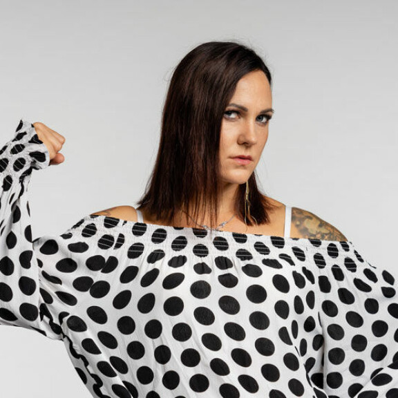 Kuka heistä on myyrä? Tässä ovat ruutuihin palaavan seikkailuohjelman julkkiskilpailijat! mira luoti