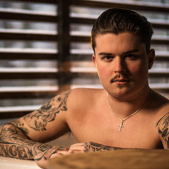 'Jos sä oot kana ja mä muna, nii voitasko vihdoinki ottaa selvää, kumpi tulee ensin' Tässä ovat Temptation Island Suomen upeat miessinkut! Ville
