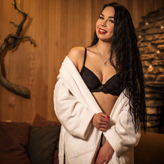 'Nyt ku on tää korona, me ollaan kaikki täällä ihan h*rona' Tässä ovat Temptation Island Suomen uudet ja seksikkäät naissinkut! Vilma