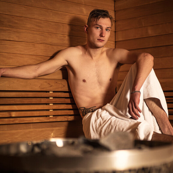 'Jos sä oot kana ja mä muna, nii voitasko vihdoinki ottaa selvää, kumpi tulee ensin' Tässä ovat Temptation Island Suomen upeat miessinkut! Arttu