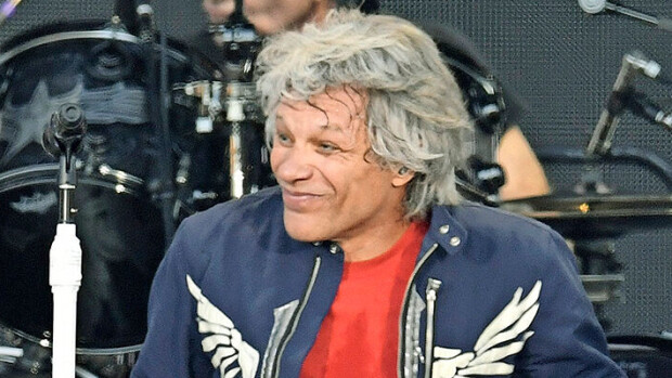 Jon Bon Jovi on kuin ranskalainen kreivi – asuu maalaiskartanossa ökypuitteissa! Asiassa kuitenkin pieni mutta Jon Bon Jovi