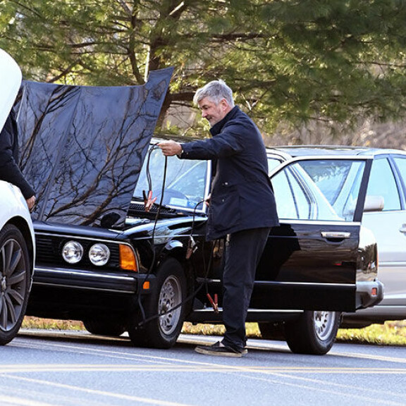 Voihan nenä! Nyt kävi klassinen kömmähdys Alec Baldwinille - katso hauskat kuvat Alec Baldwin