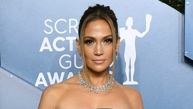 Rapea rantapersikka! Oletko nähnyt näin tyrmäävää bikinipeppua? Jennifer Lopez on uskomaton ilmestys! Jennifer Lopez rannalla