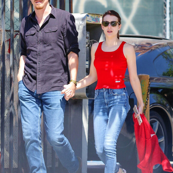 Tuoreita vanhempia on nähty yhdessä harvoin, mutta paparazzit ovat onnistuneet nappaamaan heistä kuvia käsikkäin. Emma Roberts ja Garrett Hedlund