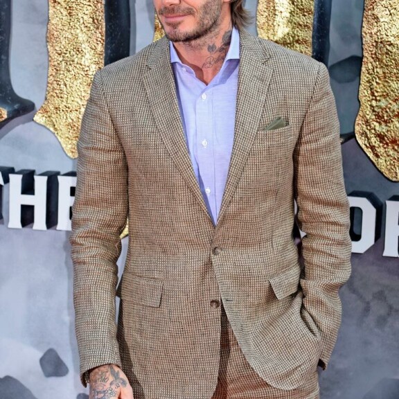 Angelina Jolie antoi Brad Pittille vesiputouksen – ökyrikkaat julkkikset törsäävät joululahjoihin David