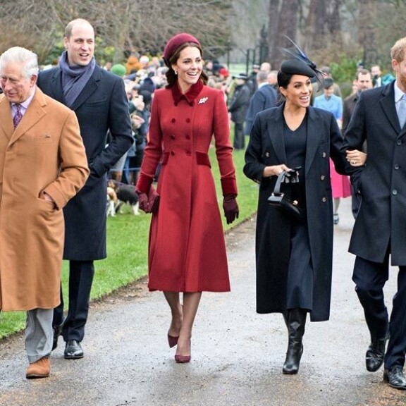 Charles ja hänen poikansa William ovat sairastaneet koronan, Kate ei. Heidät nähdään todennäkösesti kuningattaren joulupöydässä, josta Harry, Meghan ja Archie puuttuvat. Charles ja hänen poikansa William ovat sairastaneet koronan, Kate ei. Heidät nähdään todennäkösesti kuningattaren joulupöydässä, josta Harry, Meghan ja Archie puuttuvat.