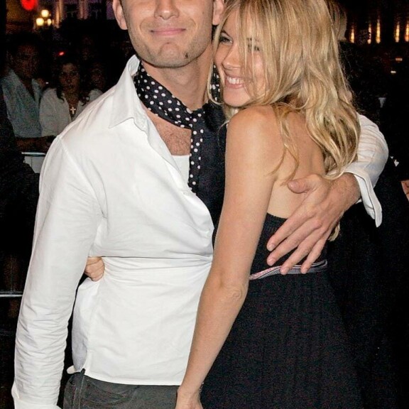 Angelina Jolie antoi Brad Pittille vesiputouksen – ökyrikkaat julkkikset törsäävät joululahjoihin Jude ja SIenna