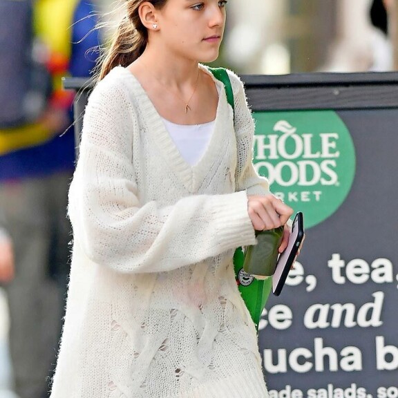 Angelina Jolie antoi Brad Pittille vesiputouksen – ökyrikkaat julkkikset törsäävät joululahjoihin Suri Cruise