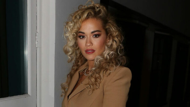 Laulaja Rita Oran syntymäpäivistä jättikohu: hyväksyy tonnien sakot ─ uusin käänne pakotti hänet pyytämään anteeksi jo toistamiseen Rita Ora