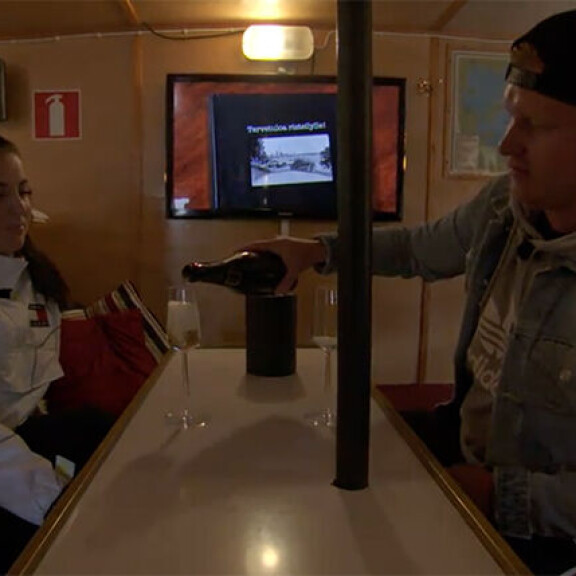 Oho, mikä takinkääntäjä! Temptation Island -Jussin uusi rakkauden kohde sinkku-Inkku tuomitsee Jussin totaalisesti selän takana - vetää varattua miestä tylysti nenästä! TIS