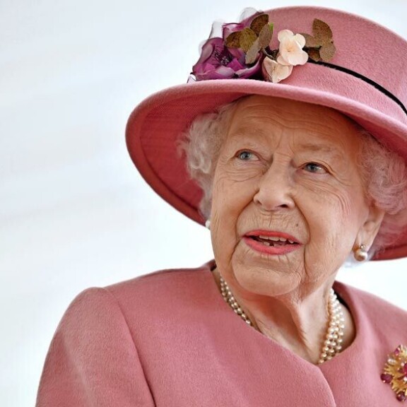 Andrew ja Camilla rypevät pohjamudissa! Britit listasivat suosikkikuninkaallisensa – antisankari Harry ja kohu-Meghan yllättivät! Elisabet