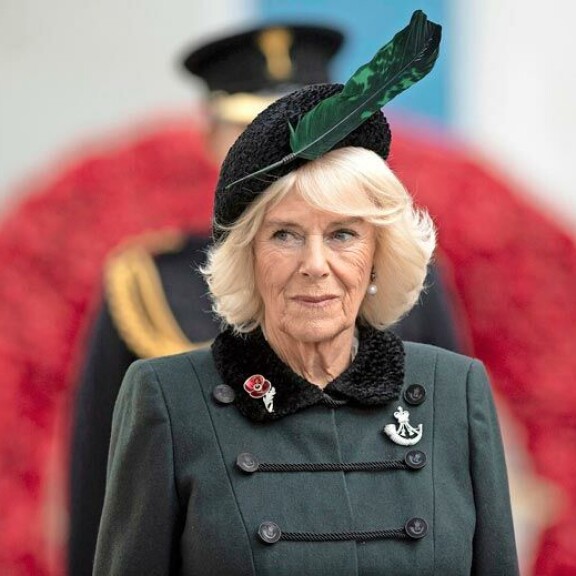 Andrew ja Camilla rypevät pohjamudissa! Britit listasivat suosikkikuninkaallisensa – antisankari Harry ja kohu-Meghan yllättivät! Camilla