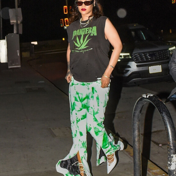 Mitä ihmettä, onko tämä todella Rihanna? Supertähti liki tunnistamattomana ja ryysyisenä tuoreissa paparazzikuvissa - katso! Paparazzikuva