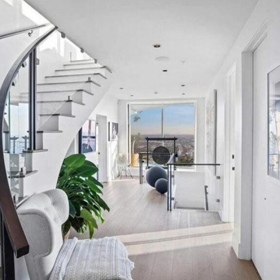 Nicole Scherzinger myy hervotonta luksuslukaaliaan: hintapyyntö yli 6,7 miljoonaa euroa - katso kuvat! 06