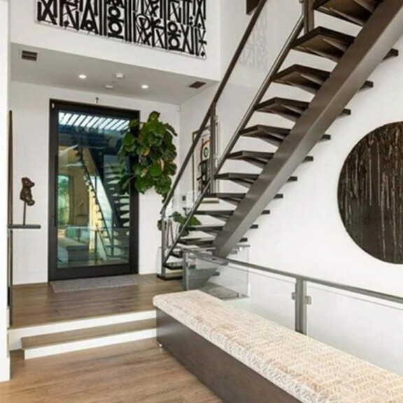 Nicole Scherzinger myy hervotonta luksuslukaaliaan: hintapyyntö yli 6,7 miljoonaa euroa - katso kuvat! 08