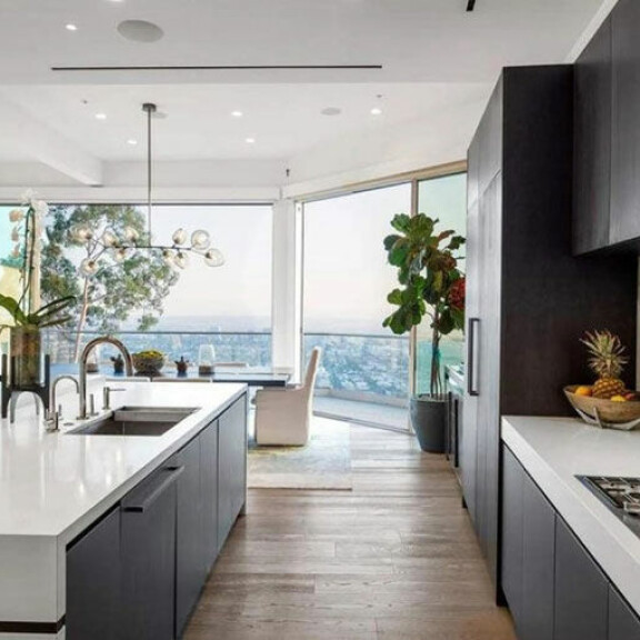 Nicole Scherzinger myy hervotonta luksuslukaaliaan: hintapyyntö yli 6,7 miljoonaa euroa - katso kuvat! 11