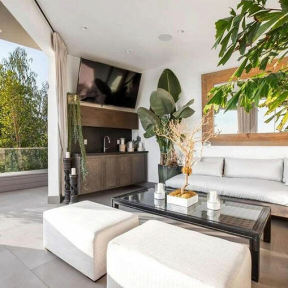 Nicole Scherzinger myy hervotonta luksuslukaaliaan: hintapyyntö yli 6,7 miljoonaa euroa - katso kuvat! 13