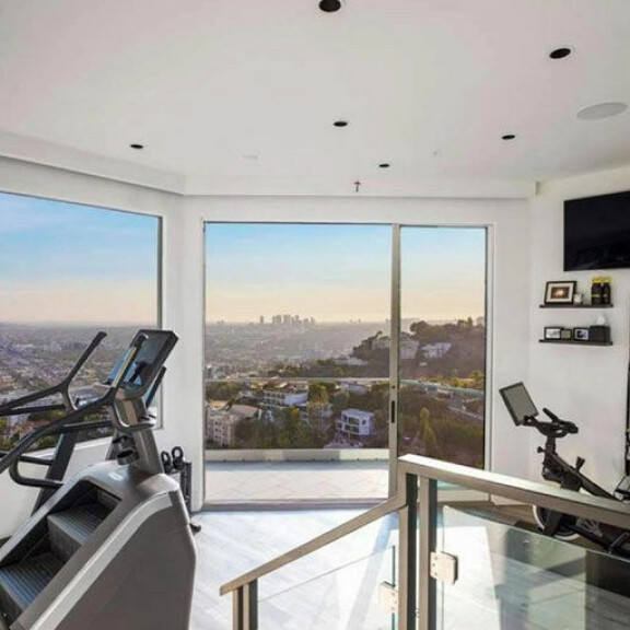 Nicole Scherzinger myy hervotonta luksuslukaaliaan: hintapyyntö yli 6,7 miljoonaa euroa - katso kuvat! 17