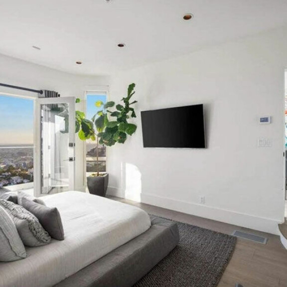 Nicole Scherzinger myy hervotonta luksuslukaaliaan: hintapyyntö yli 6,7 miljoonaa euroa - katso kuvat! 19