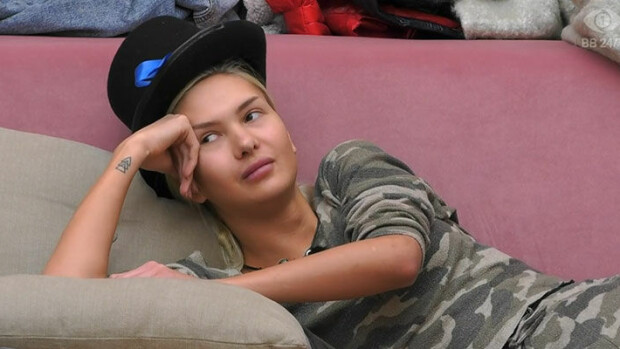 Ellan hermot kireänä Big Brother -talossa: ”Olen niin kyllästynyt – ei saa edes n**sia!” - Kristiinalta viiltävä kuitti perään! BB-Ella