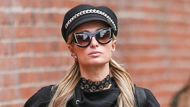 Halloweenin rohkein kaunotar? Paris Hilton poseeraa yläosattomissa pelkissä seksialusvaatteissa: uskaltaisitko pukeutua näin rohkeasti naamiaisiin - katso videot! paris hilton