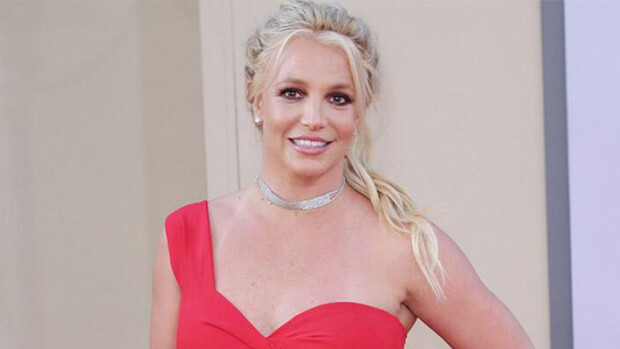 Kuumat bikinitreenit rannalla: Britney Spears on edelleen upeassa kunnossa - paparazzikuvat! Britney spears