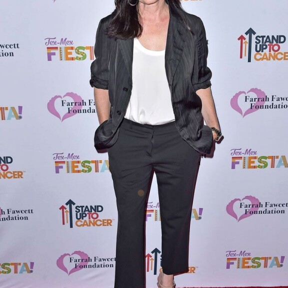 Syövän levittyä imusolmukkeisiin ja luustoon Shannen joutuu käyttämään solunsalpaajia ja muita vahvoja lääkkeitä koko loppuelämänsä. Syövän levittyä imusolmukkeisiin ja luustoon Shannen joutuu käyttämään solunsalpaajia ja muita vahvoja lääkkeitä koko loppuelämänsä.