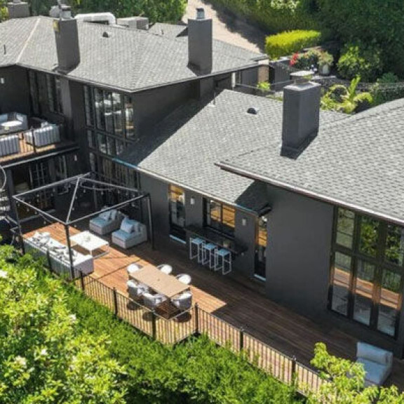 Calvin Harris myi Hollywood-lukaalinsa laulajakaunottarelle: dj-tähti tienasi kämpästä peräti 4,3 miljoonaa euroa - katso kuvat hulppeasta talosta! 01