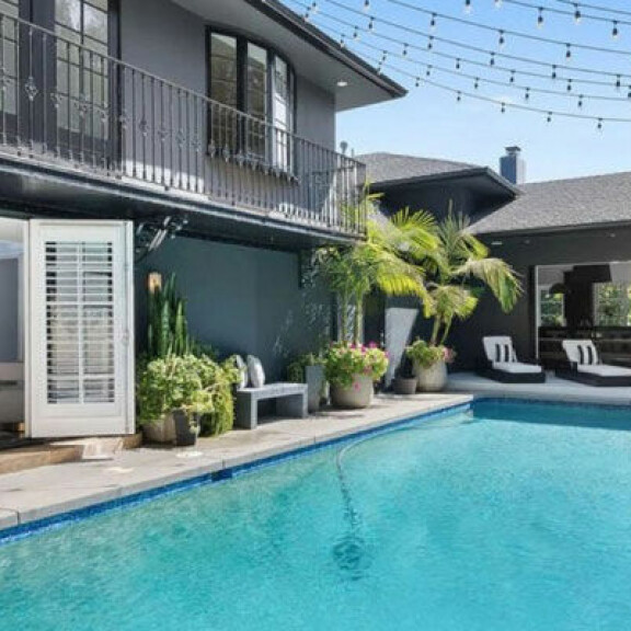 Calvin Harris myi Hollywood-lukaalinsa laulajakaunottarelle: dj-tähti tienasi kämpästä peräti 4,3 miljoonaa euroa - katso kuvat hulppeasta talosta! 4