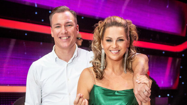 Tähdet tanssivat suomiklassikoiden tahdissa - viidentenä kilpailusta putosivat Janina Fry ja Anssi Heikkilä: 'Ollut hieno matka' Janina ja Anssi