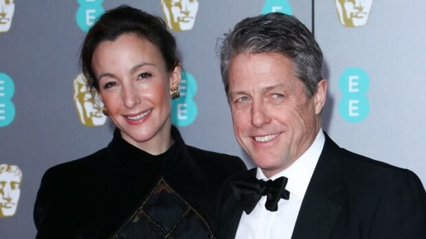 Raikulipoika rauhoittui! Hugh Grant yllätti ruotsalaisvaimonsa – paparazzikuvat! Hugh Grant ja Anna Eberstein