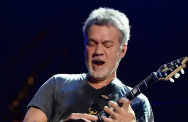 Rocklegenda Eddie Van Halen, 65, on kuollut - vakava sairaus uuvutti leveästi hymyilleen kitaristitähden