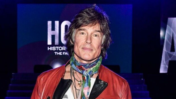 Uusi elämä Euroopassa! Kauniit ja rohkeat -legenda Ronn Moss muutti Playboy-seksipommin kanssa Italiaan! Ronn Moss