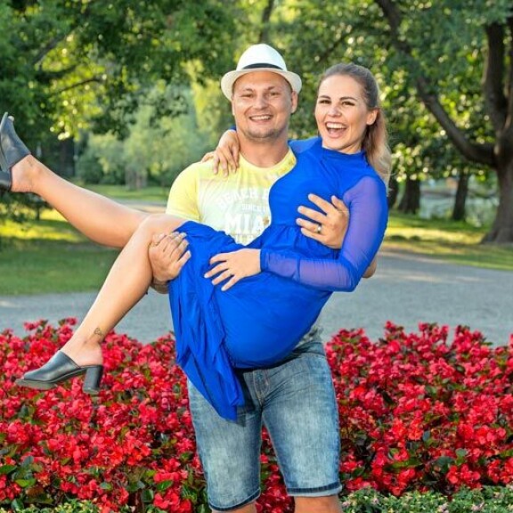 Daniel Lehtonen eli Bile-Dani tuli tunnetuksi aikanaan Hottikset tv-sarjasta. Myöhemmin hän testasi suhdettaan Eveliina-kultansa kanssa Temptation Island Suomessa. Daniel Lehtonen eli Bile-Dani tuli tunnetuksi aikanaan Hottikset tv-sarjasta. Myöhemmin hän testasi suhdettaan Eveliina-kultansa kanssa Temptation Island Suomessa.