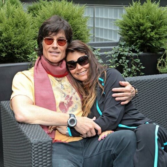 Ronn ”Ridge” Moss ja entinen mallikaunotar Devin DeVasquez asuvat puolet vuodesta Italiassa. Suomessa he vierailivat elokuussa 2013. Ronn ”Ridge” Moss ja entinen mallikaunotar Devin DeVasquez asuvat puolet vuodesta Italiassa. Suomessa he vierailivat elokuussa 2013.