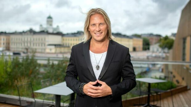 Paljasta pintaa Suomen kesässä?! Juontaja Sami Kuronen uudistuneesta Temptation Island Suomesta: Touhu oli kuin nuorten mökkibileistä! Sami Kuronen