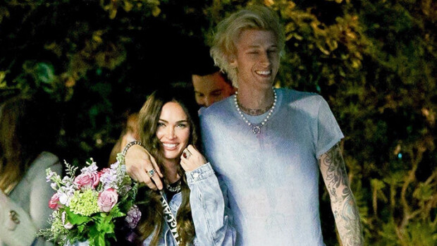 Seksisymboli Megan Fox ja komea räppärirakas huomion keskipisteenä romanttisilla treffeillä - paparazzikuvat eivät sovellu kateellisille! Megan Fox ja Machine Gun Kelly
