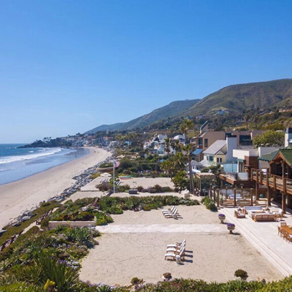 Näyttelijä Pierce Brosnan myy yli 85 miljoonan euron unelmakotia: haluaa eroon rantalukaalistaan - katso kuvat! Pierce Brosnan talo