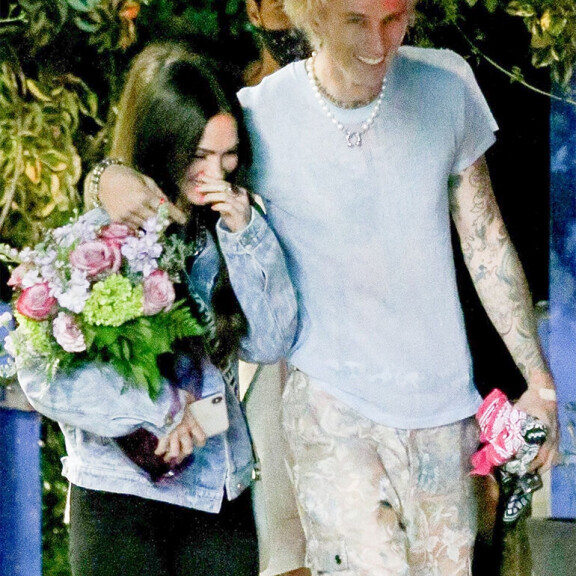 Seksisymboli Megan Fox ja komea räppärirakas huomion keskipisteenä romanttisilla treffeillä - paparazzikuvat eivät sovellu kateellisille! Megan Fox